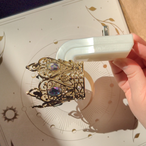 B&BW Glittering Crown Light-Up Wallflower Plug - Picture 3 of 5